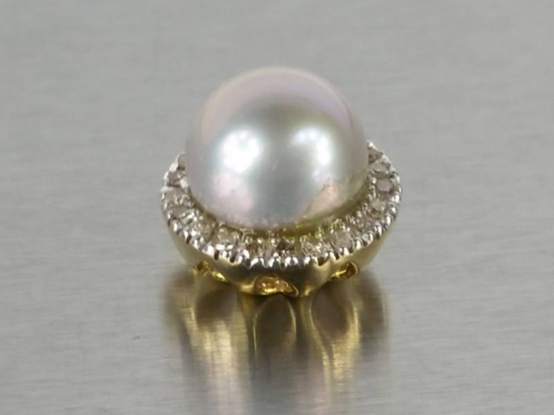 lot 108 image: Tahitian Grey South Sea Pearl and Diamond Pendant in 10k Gold