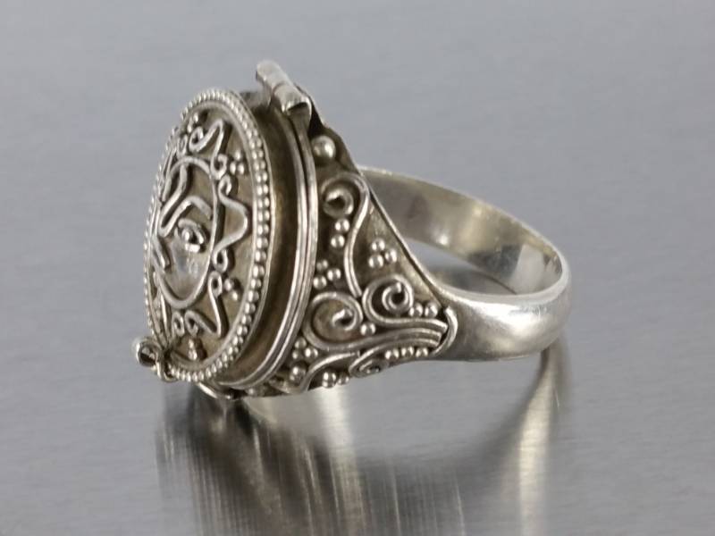 lot 118 image: Vintage Aztec Sterling Silver Locket Poison Ring