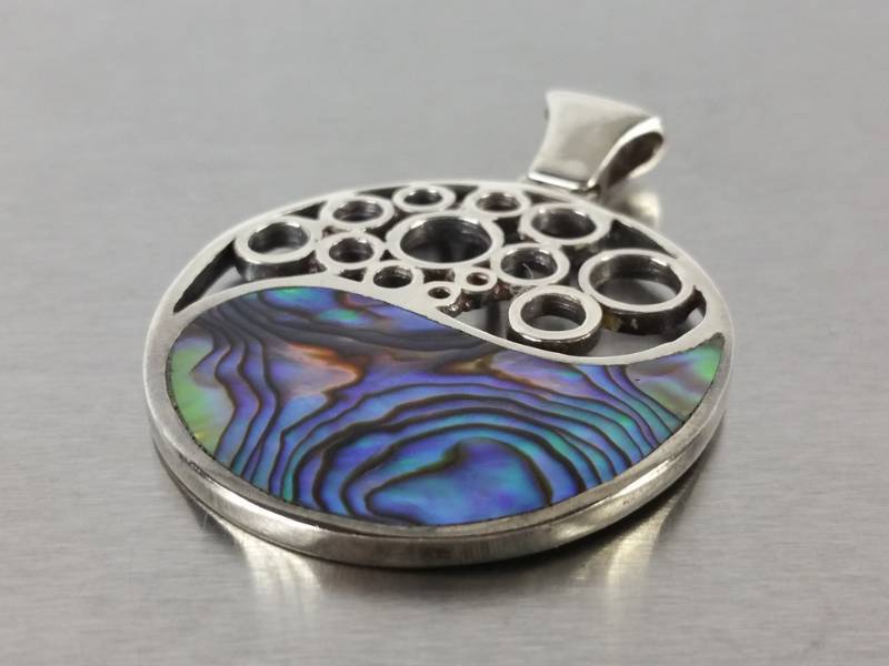lot 119 image: Mother of Pearl Sterling Silver Pendant