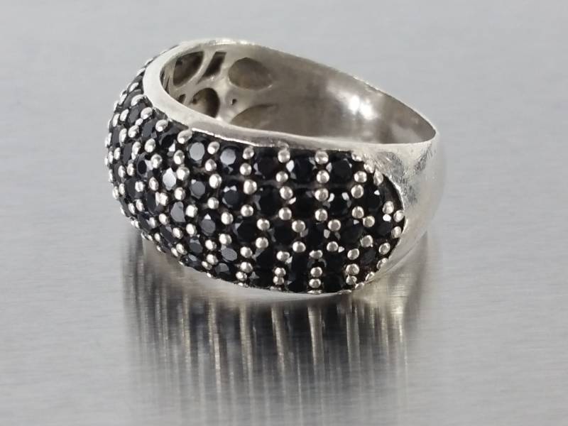 lot 130 image: Beautiful Black Onyx Ladies Estate Ring