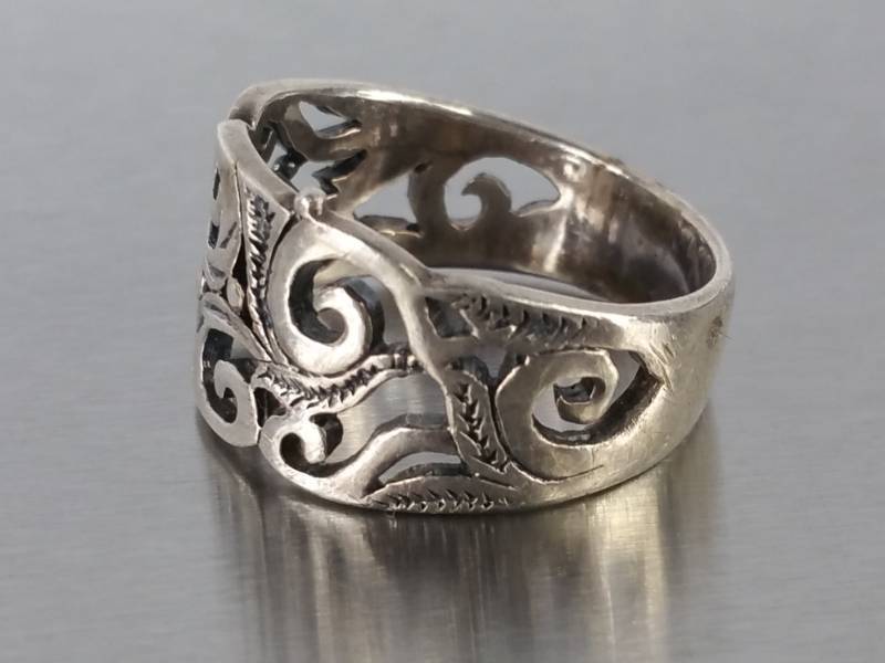 lot 132 image: Art Noveau Styled Sterling Silver Ring