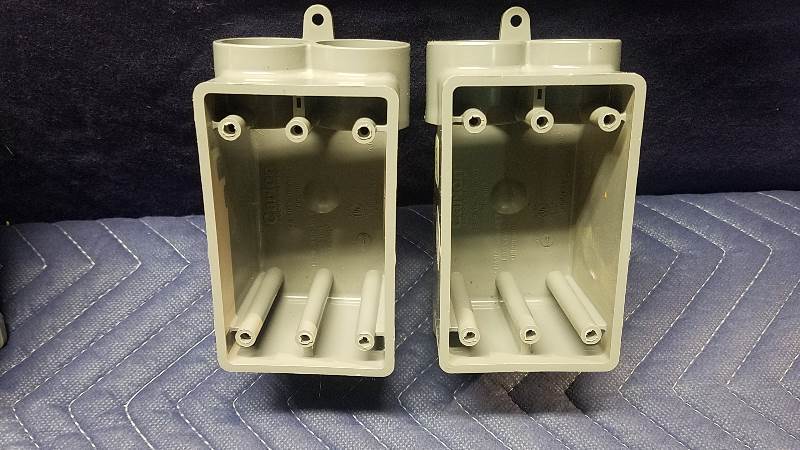 lot 22 image: Electrical Boxes