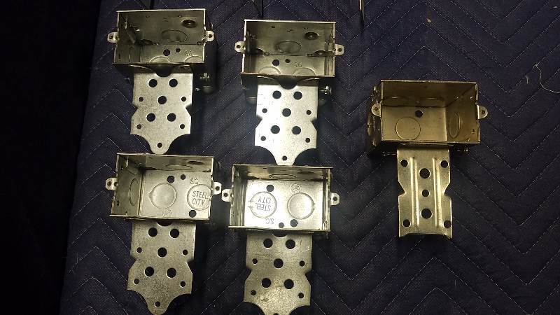 lot 27 image: Electrical Boxes