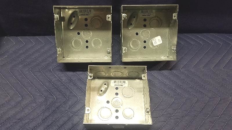 lot 28 image: Electrical Boxes