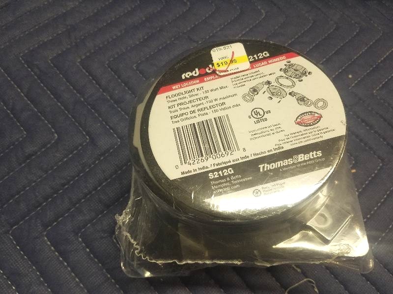 lot 31 image: Electrical Floodlight Kit