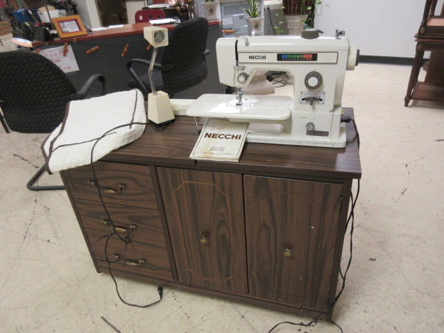 NECCHI SEWING MACHINE WITH CABINET