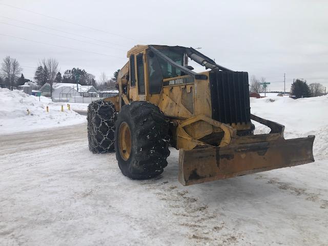 lot 6 image: 1996 John Deere 748E Log Skidder
