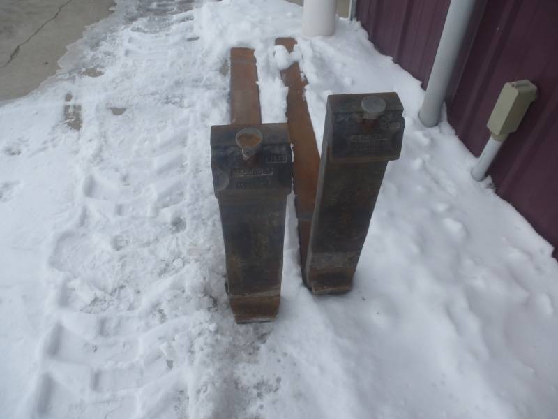 lot 4 image: Cascade Forklift Fork Set