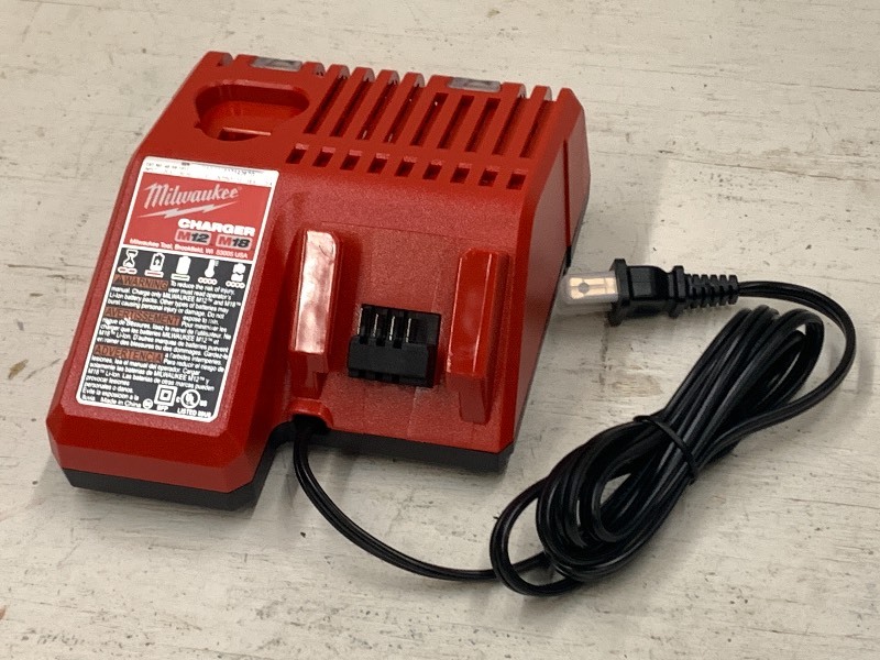 lot 47 image: Milwaukee M12  M18 Charger