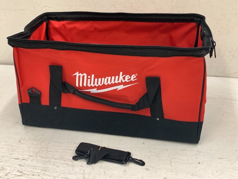 lot 64 image: Milwaukee Tool Bag