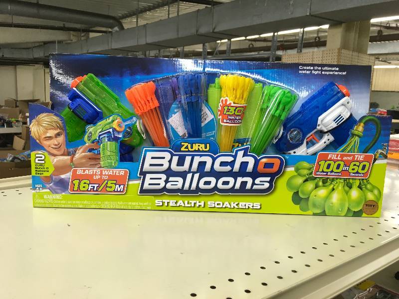 lot 423 image: Zuru Bunch O Balloons Stealth Soakers, Retail $19.99