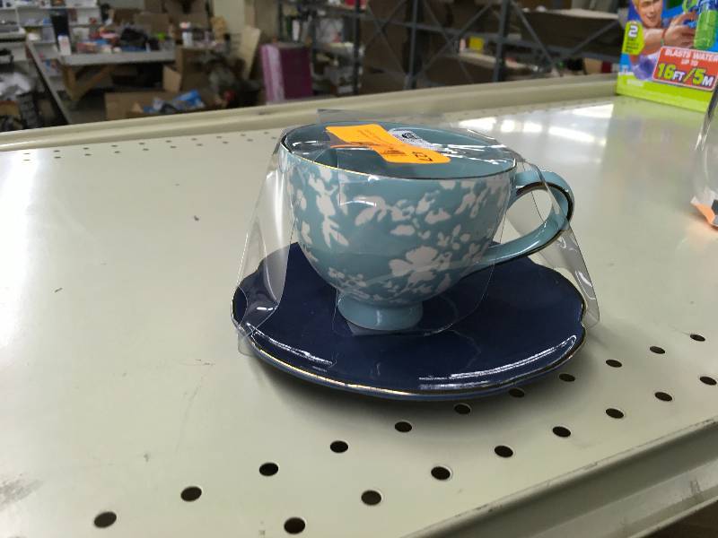 lot 427 image: Threshold Saucer & Cup Set, Retail $10.99