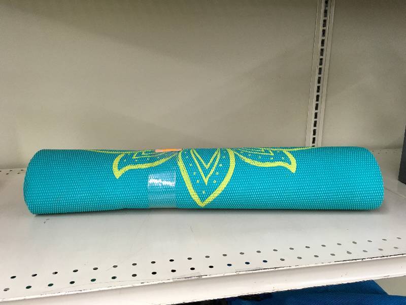 lot 448 image: Yoga mat, Retail $34.99