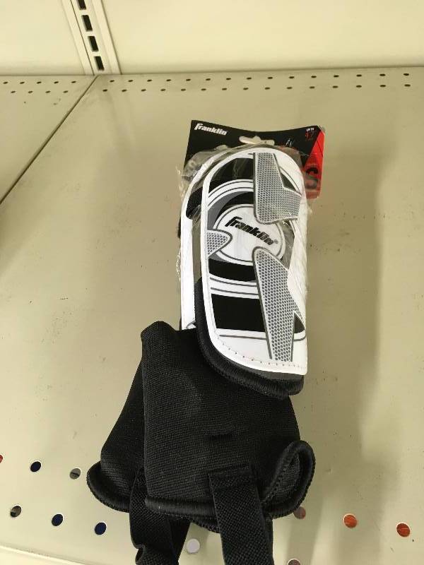 lot 465 image: Small Franklin Shin Guards, Retail $9.99