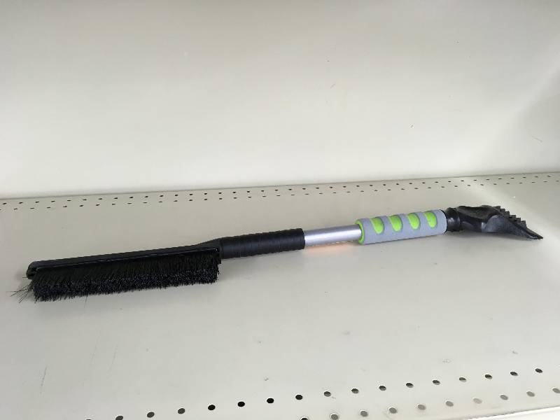 lot 476 image: Vehicle Snow Scraper, Retail $11.95