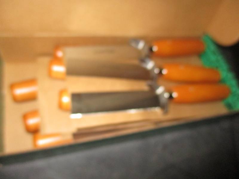 lot 4 image: 4 x 1 Rubber Knife-12 Units