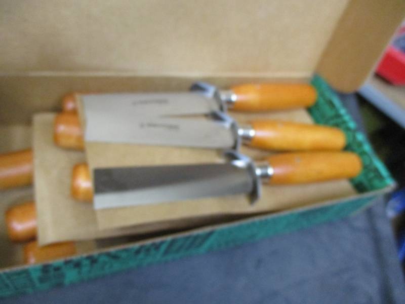 lot 6 image: 4 x 1 Rubber Knife-12 Units