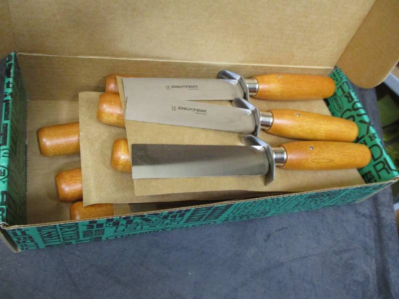 lot 7 image: 4 x 1 Rubber Knife-12 Units