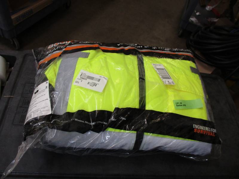 lot 9 image: Hi Vis Safety Jacket