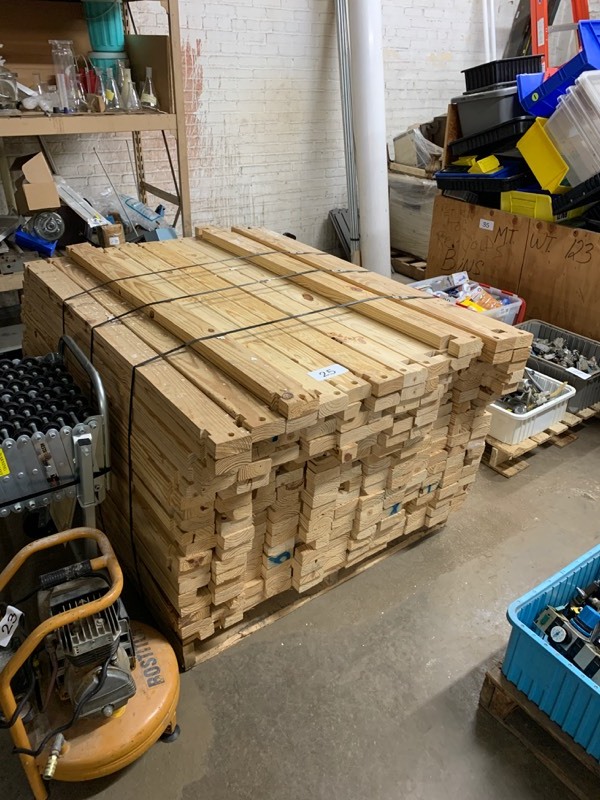 lot 25 image: Pallet of wood