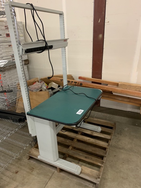 lot 104 image: Adjustable work station