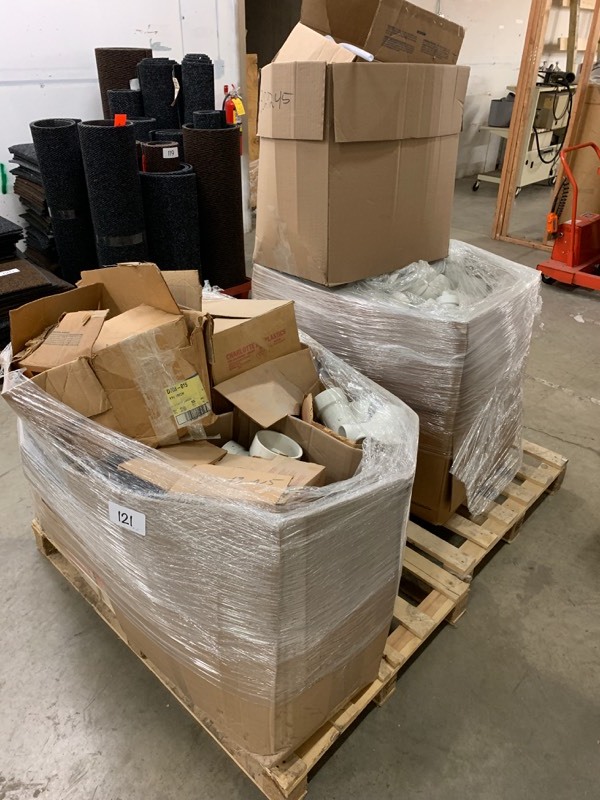 lot 121 image: Lot of PVC fittings