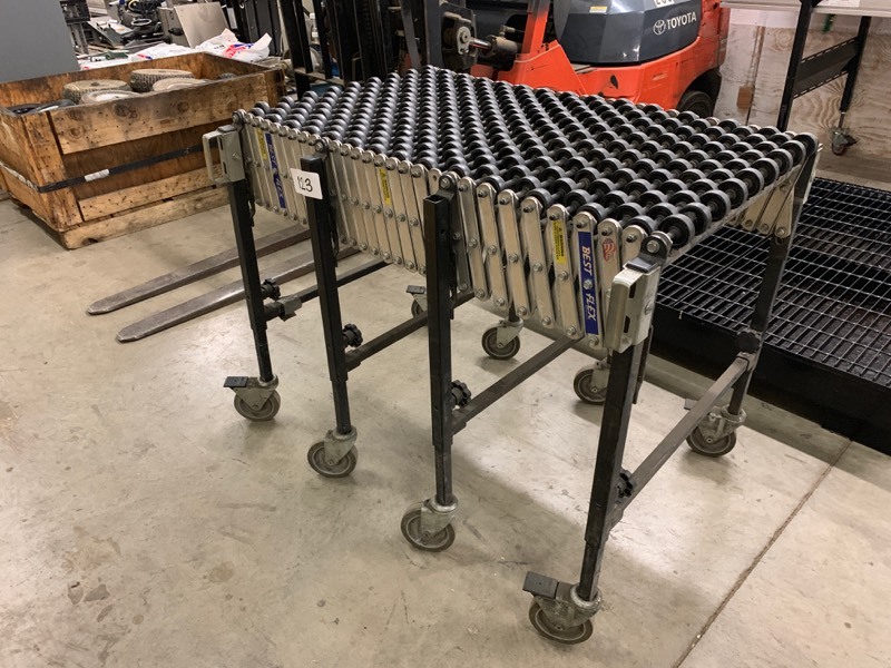lot 123 image: Flexible skate wheel conveyor