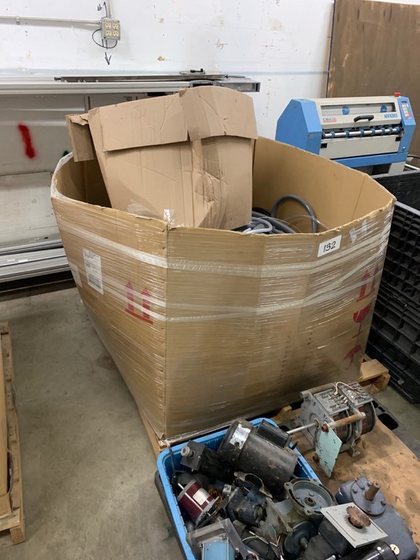 lot 132 image: Large lot of plastic tubing