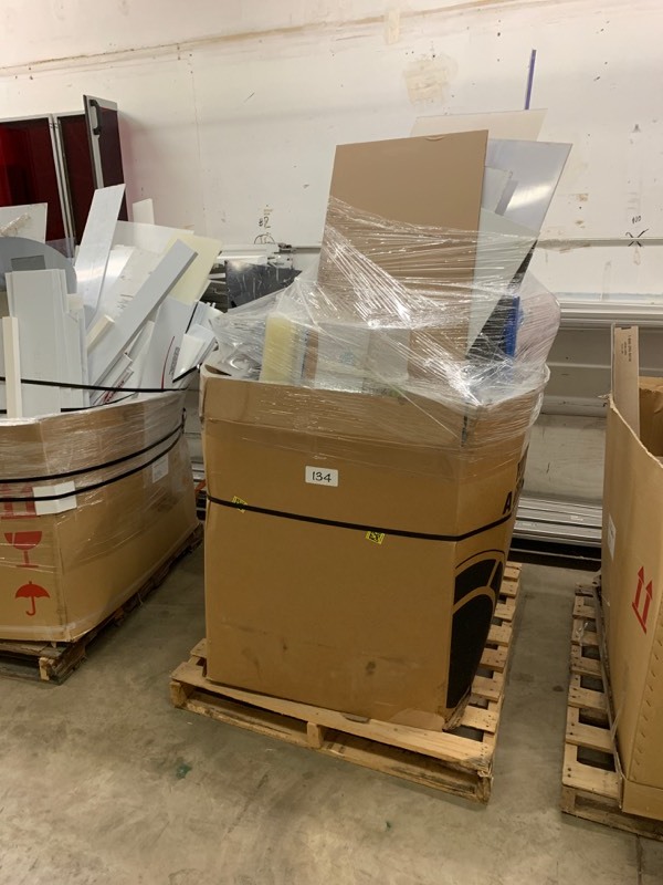 lot 134 image: Large lot of plastic