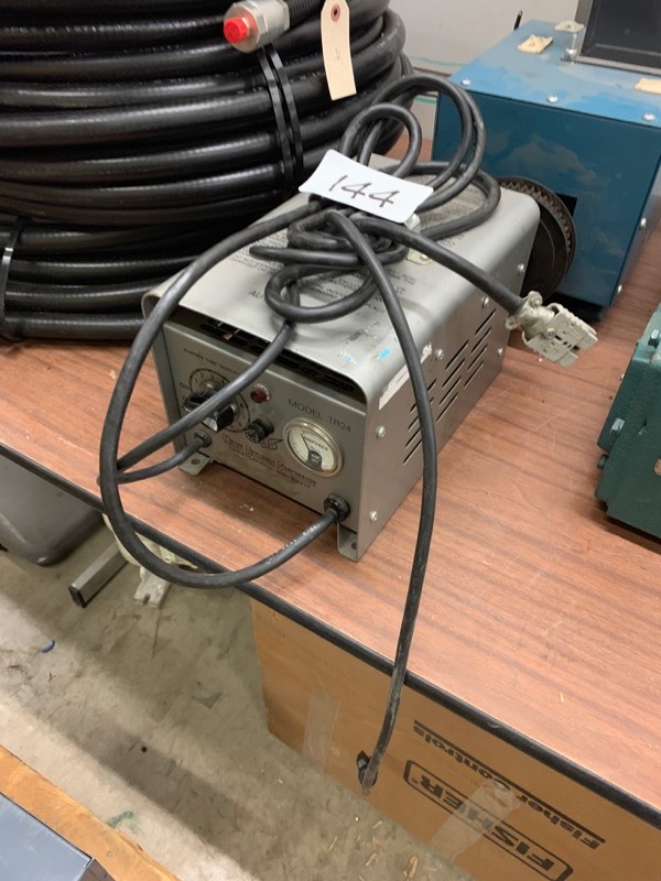 lot 144 image: Battery charger