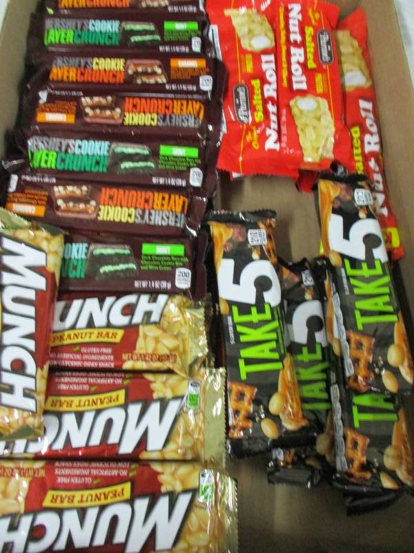 lot 129 image: 40 Assorted Candy Bars