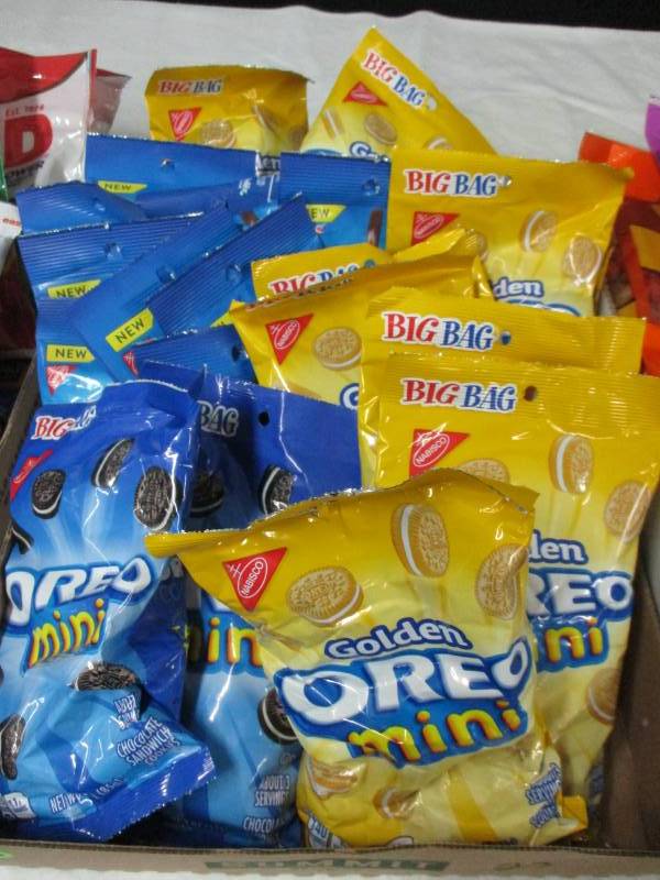 lot 122 image: 23 assorted bags of Oreo treats