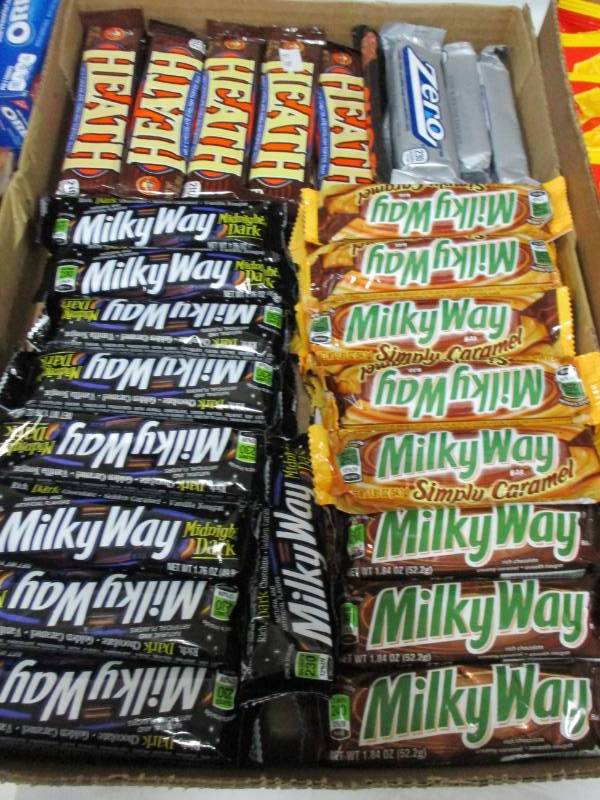 lot 115 image: 56 Assorted Candy Bars