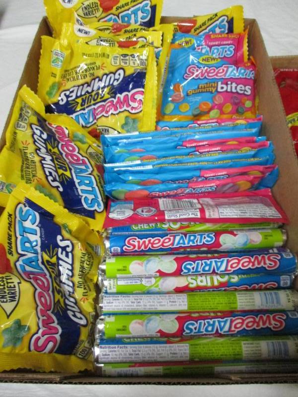 lot 105 image: 30 packs of assorted Sweettarts