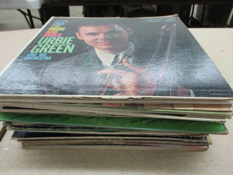 lot 81 image: 30 Various 33 records