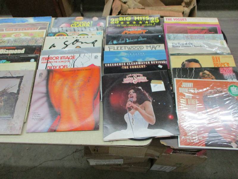 lot 82 image: 30 Various 33 records