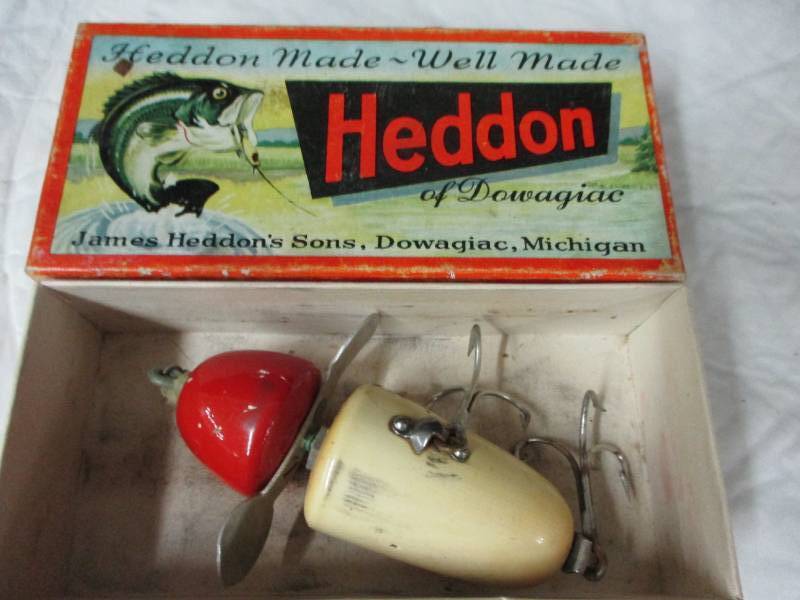 lot 61 image: Dowagiac Lure