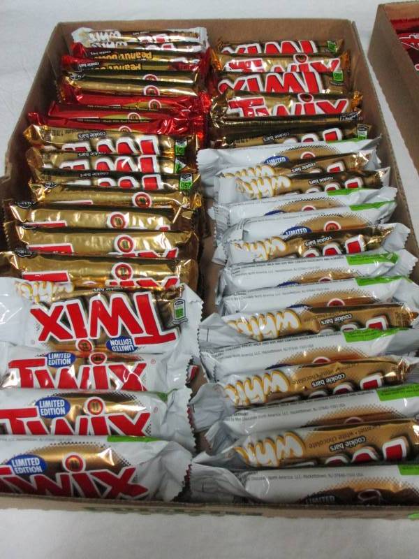 lot 146 image: 40 assorted Twix