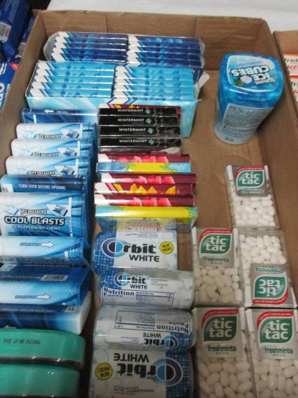 lot 142 image: 50 packs of assorted gum and mints