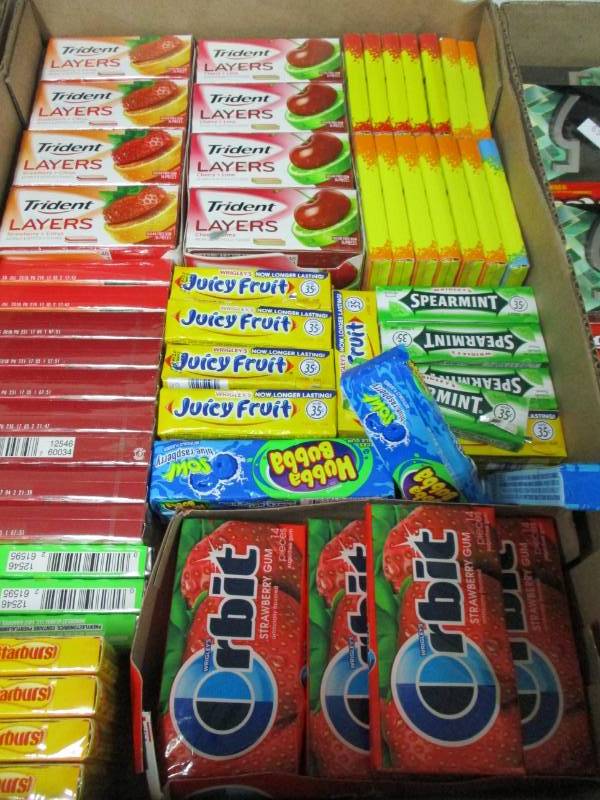 lot 141 image: over 100 packs of gum