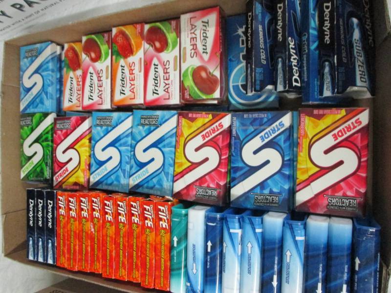 lot 139 image: 60 packs of gum