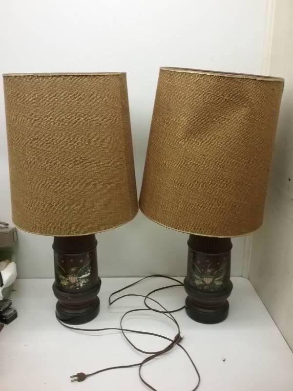 lot 71 image: Two American Eagle Lamps