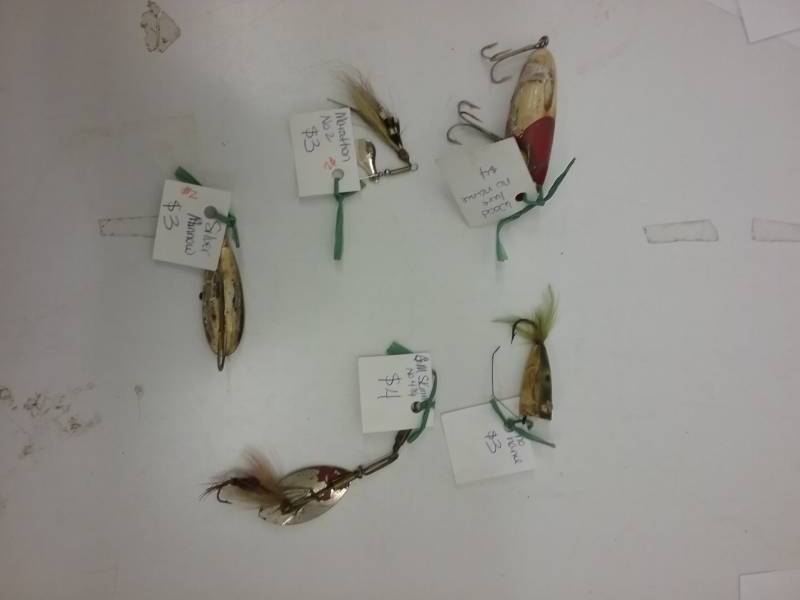 lot 77 image: 5 Vintage Fishing Lures