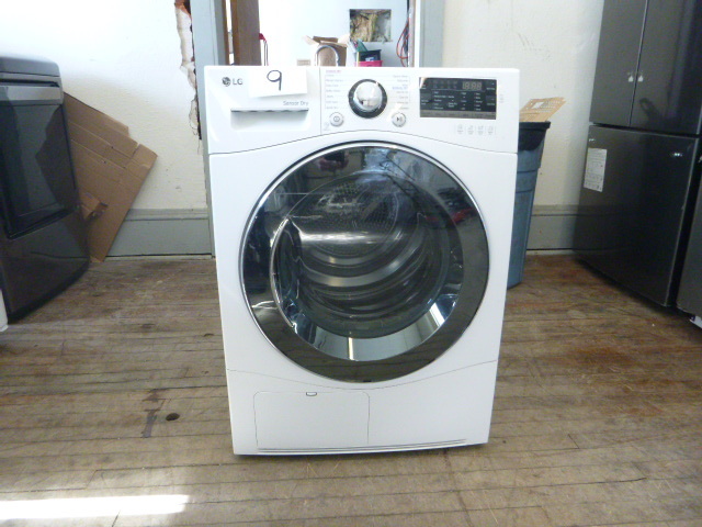 lot 9 image: NEW LG Dryer (Scratch & Dent)