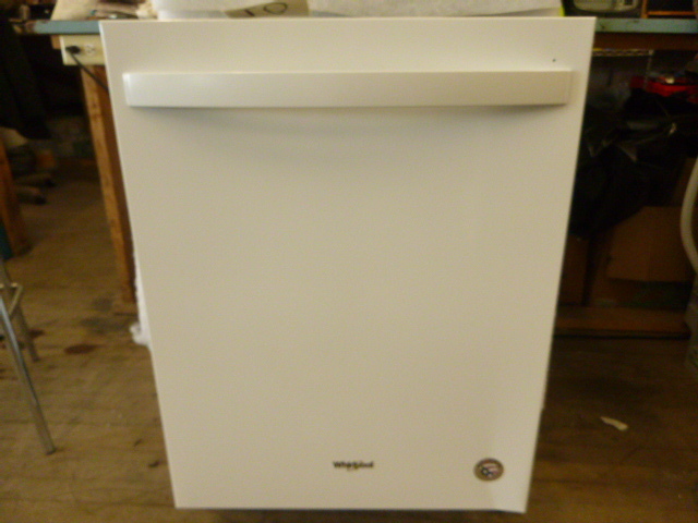 lot 10 image: NEW Whirlpool Dishwasher (Scratch & Dent)