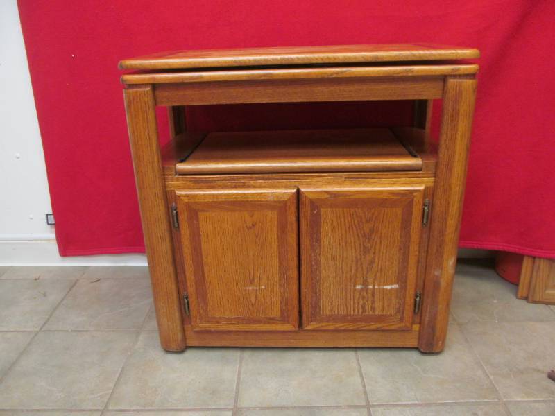 lot 11 image: cabinet