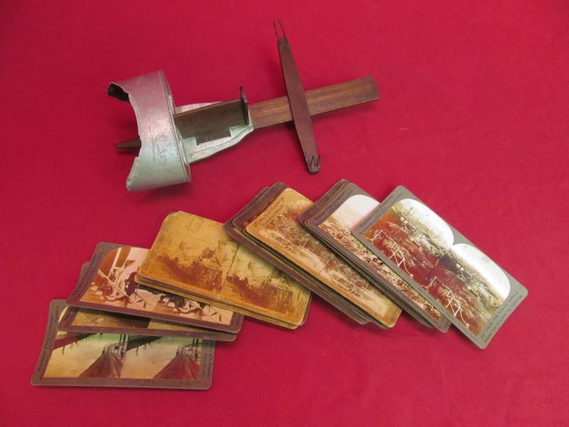 lot 28 image: antique Sun &Sculpture U & U View master
