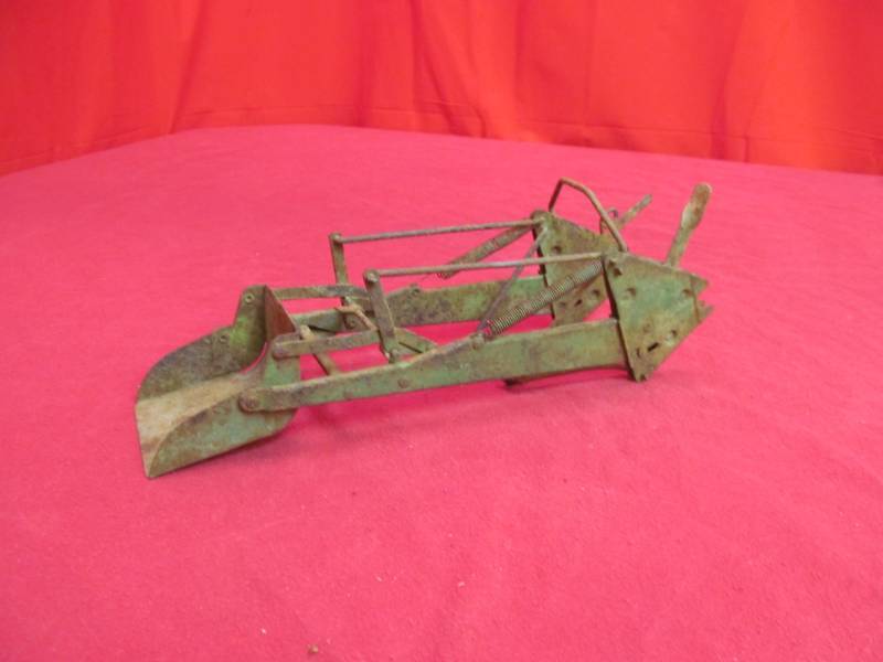 lot 35 image: vintage John Deere Tractor Bucket