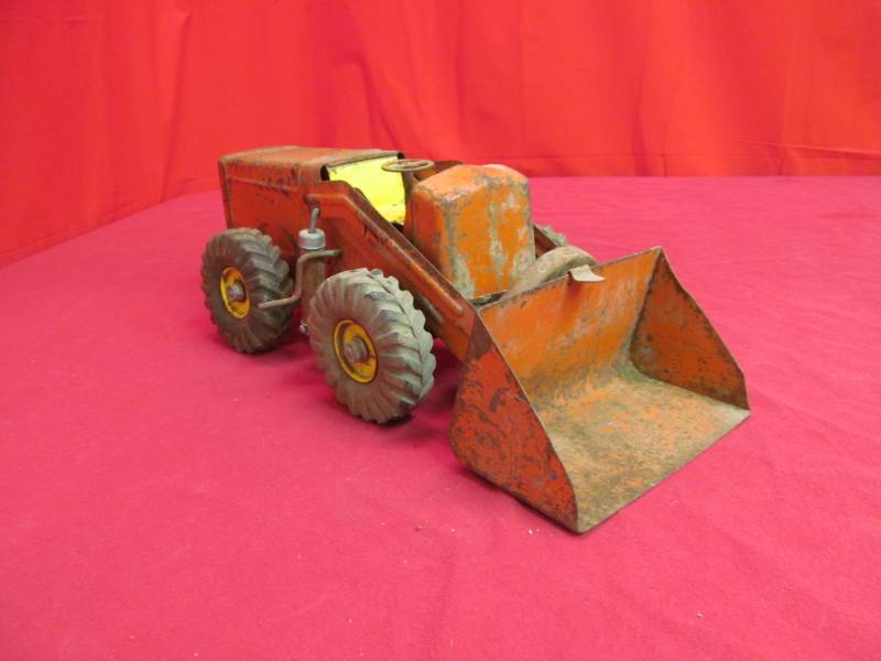 lot 36 image: vintage Nylint Loader