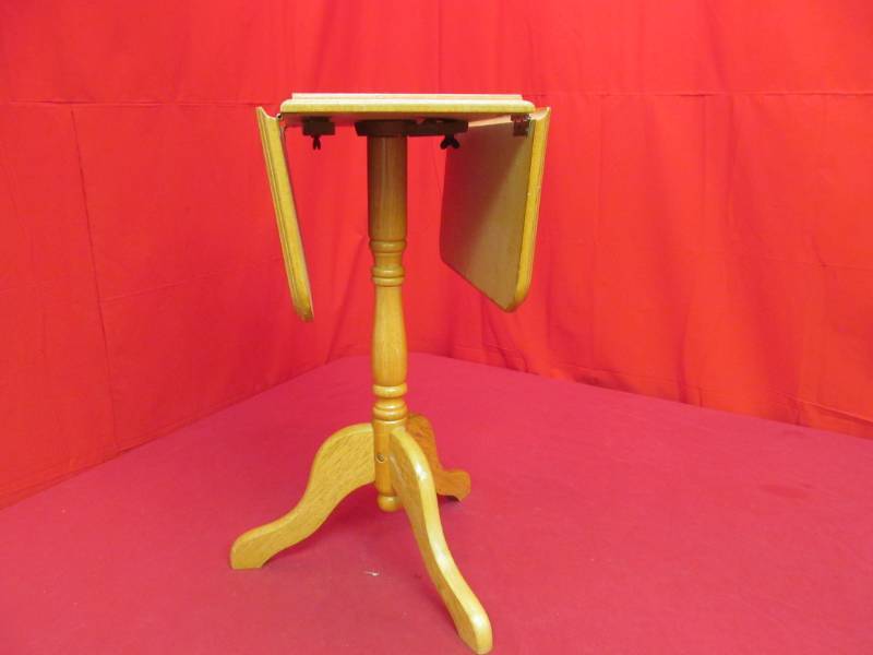 lot 40 image: table